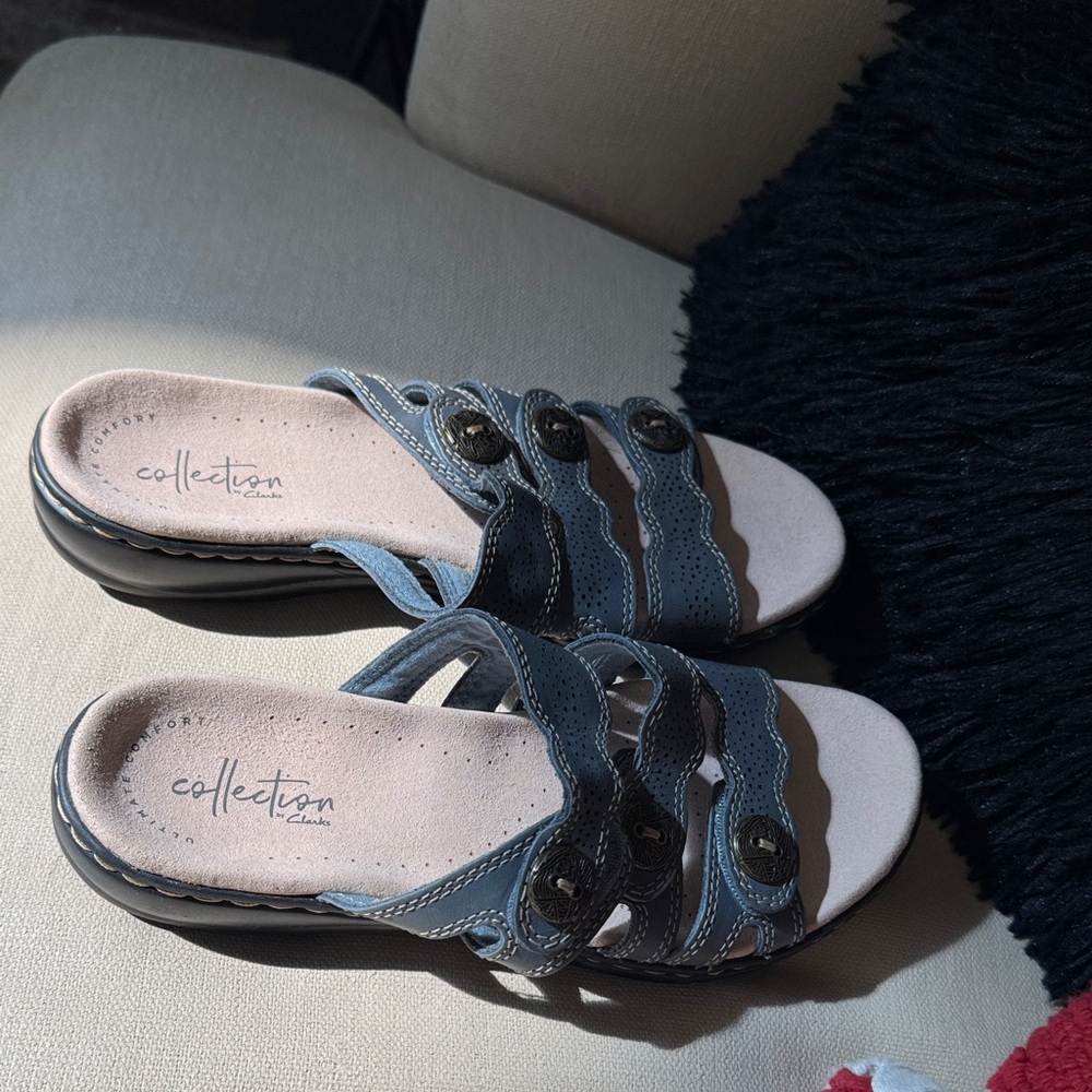 Clarks Women's Black‎ and Gray Slide Sandals